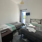 Ξενοδοχείο με διαμερίσματα To Kyma
