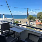 Ξενοδοχείο με διαμερίσματα To Kyma